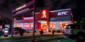 Bebé fallece mientras era alimentada por su madre en un KFC de Puebla