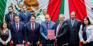Dayana Pérez Mendoza acompaña al gobernador Alfredo Ramírez Bedolla en la entrega de su Quinto Informe de Gobierno