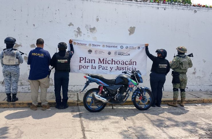 FGE asegura cuatro vehículos y detiene a tres personas durante operativos en Apatzingán