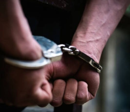 Dictan condena a sujeto por abuso y es detenido nuevamente por agredir a la misma menor