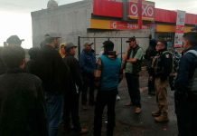 Continúa el bloqueo de la carretera Villa Madero-Acuitzio para exigir búsqueda de joven desaparecido