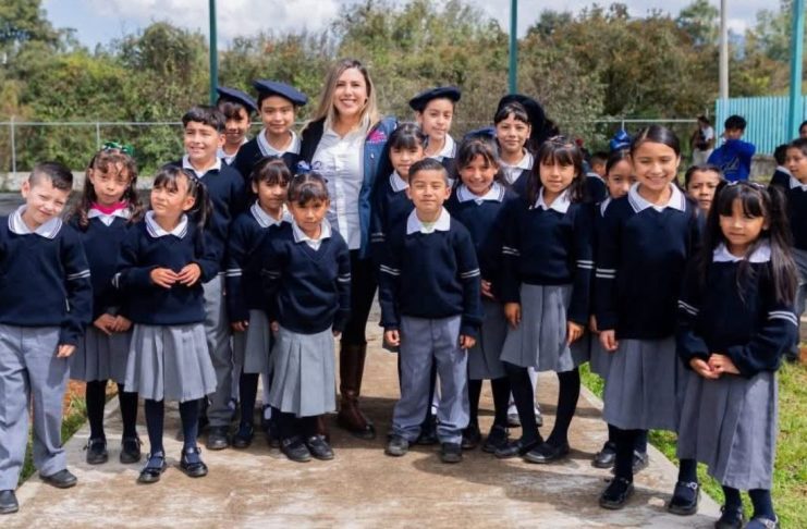Dayana Pérez Mendoza fortalece infraestructura educativa con nueva techumbre en Santa Rita