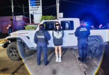Policías de Zitácuaro detienen a una joven en poder de camioneta robada