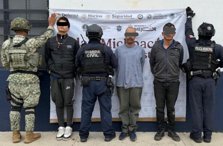 Detienen a tres con explosivo improvisado y dos pistolas, en El Vergel de Zamora