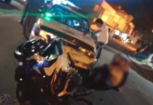 Dos motociclistas heridos tras choque contra un taxi, en Uruapan
