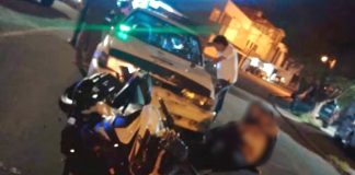Dos motociclistas heridos tras choque contra un taxi, en Uruapan