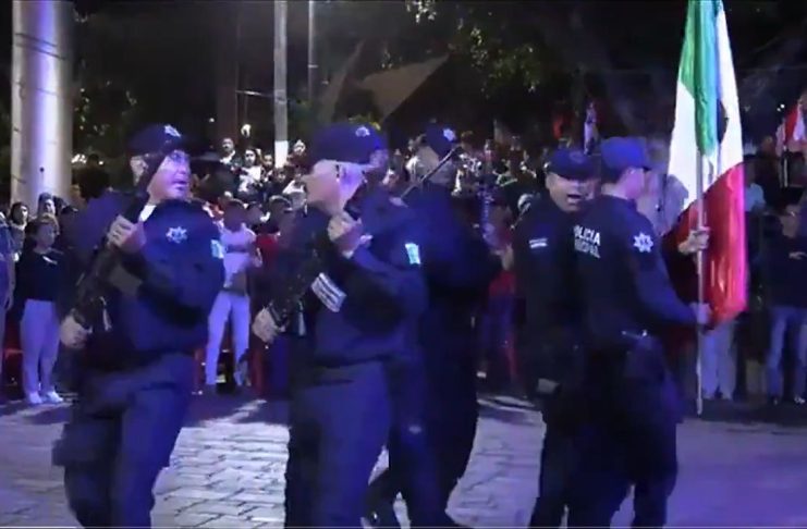 #VIDEO // Elementos de la Policía de Tamazula se equivocan al marchar y se vuelven virales