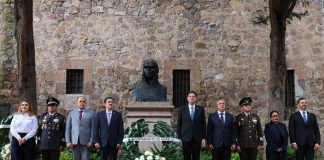 Alfonso Martínez encabeza recorrido en Bando Solemne por el CCLXI aniversario del natalicio de José María Morelos y Pavón