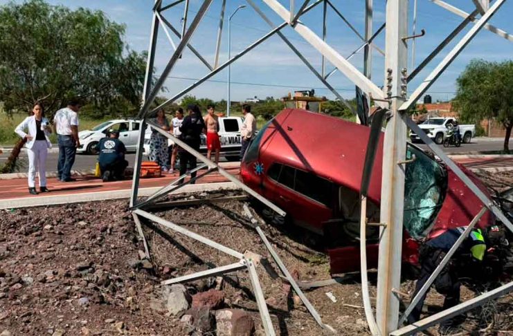 Se registra fuerte choque en el Bulevar Martí Mercado de La Piedad