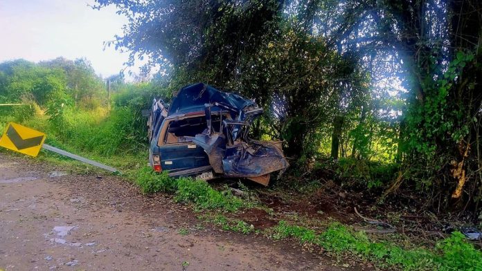 joven-muere-choque-camioneta-arbol-tangancicuaro