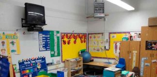 #VIDEOFUERTE // Policía entra a escuela en Tailandia y asesina de un balazo en el rostro a maestra