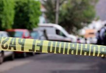Mujer apuñala a su apuñalapara evitar ser arrojada desde un balcón en Puebla