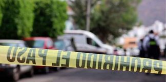 Mujer apuñala a su apuñalapara evitar ser arrojada desde un balcón en Puebla