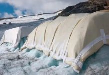 Cubrir los glaciares con mantas para que no se derritan: la acción de Suiza para protegerlos del cambio climático
