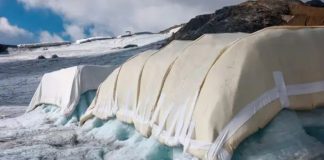 Cubrir los glaciares con mantas para que no se derritan: la acción de Suiza para protegerlos del cambio climático
