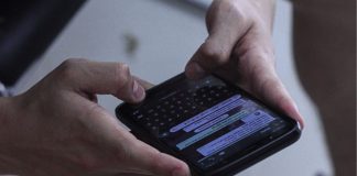 La generación que ya no quiere llamadas: ¿por qué los jóvenes prefieren mandar mensajes?