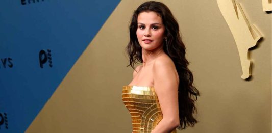 Descarta Selena Gomez ceder ante la presión de redes sociales tras reaparecer en los premios Emmy