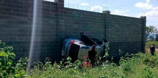 Hombre muere tras volcadura de camioneta en la Puruándiro-Cuitzeo