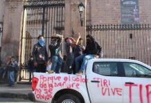 Normalistas marchan en Morelia para conmemorar operativo de 2012 en Tiripetío