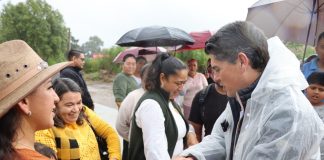 Ayuntamiento de Zitácuaro y ciudadanía trabajan juntos en pavimentación de acceso a Ziráhuato de los Bernal