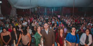 Alexis Velázquez encabeza emotivo festejo del Día de la Madre en Huandacareo