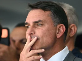 Flávio Bolsonaro deja Brasil y viaja a Estados Unidos tras perder las elecciones