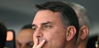Flávio Bolsonaro deja Brasil y viaja a Estados Unidos tras perder las elecciones