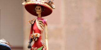 Catrinas de barro de Capula, el nuevo set de LEGO; Bedolla destaca reconocimiento mundial
