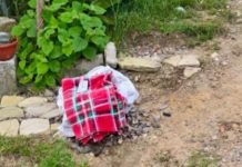 Abandonan a recién nacido con una carta en Tlaxiaco, Oaxaca Calles del barrio de San Pedro en la ciudad de Tlaxiaco en Oaxaca donde localizaron a un recién nacido abandonado.