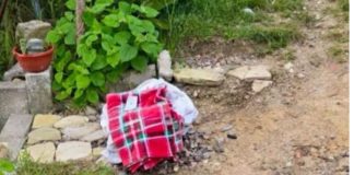 Abandonan a recién nacido con una carta en Tlaxiaco, Oaxaca Calles del barrio de San Pedro en la ciudad de Tlaxiaco en Oaxaca donde localizaron a un recién nacido abandonado.
