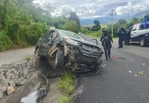Policías recuperan vehículo robado tras persecución y enfrentamiento en la región de Pátzcuaro