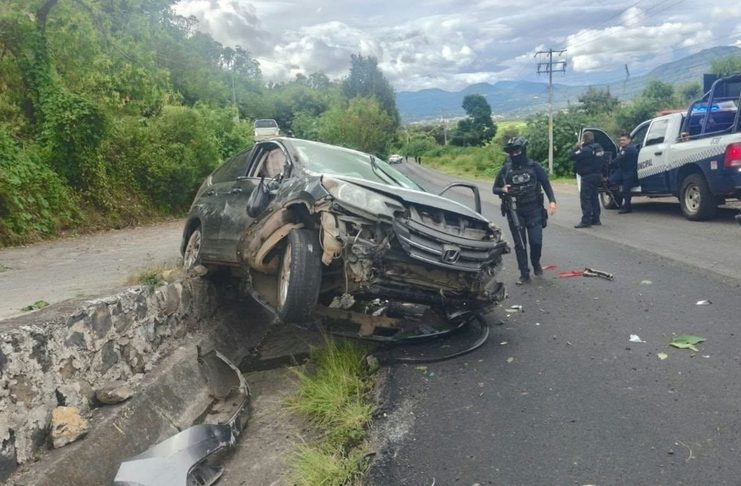 Policías recuperan vehículo robado tras persecución y enfrentamiento en la región de Pátzcuaro