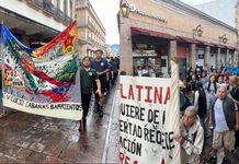 En medio de la lluvia y con una ruta alterna se realizó la manifestación del 2 de octubre en Morelia