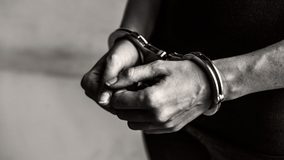 FGE detiene a cuatro policías municipales de Zamora por presunto robo en establecimiento