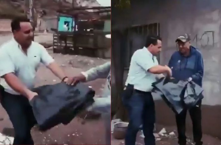 #VIDEO // Regidor priísta entrega bolsas de plástico a damnificados por lluvias como “apoyo”
