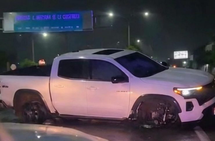 Camioneta se impacta contra guarnición en la carretera Apatzingán-Cuatro Caminos; hay un lesionado