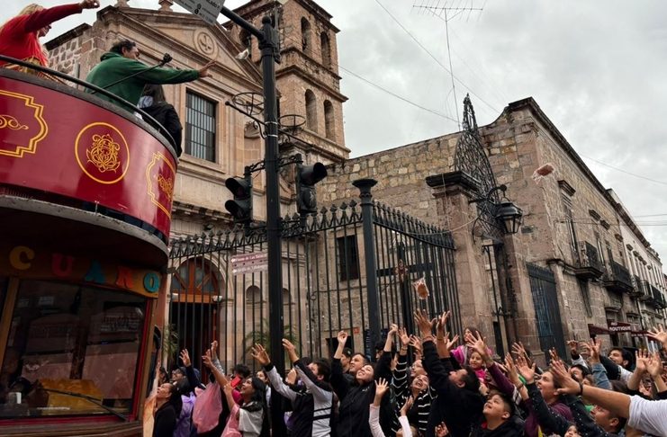 Regalan 50 mil panes en la Caravana del Pan 2026