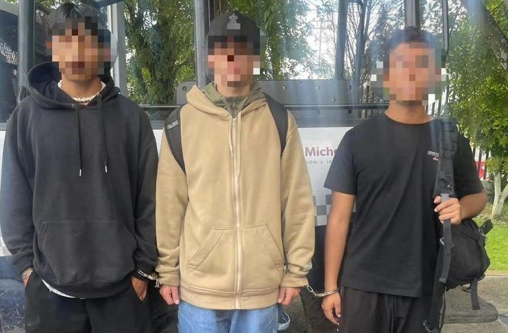 Agrupamiento Equino detiene a tres jóvenes en posesión de marihuana y réplica de pistola, en Morelia