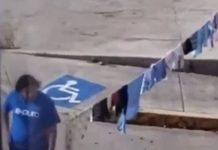 #VIDEO // Mujer invade cajones de estacionamiento para colgar su ropa en fraccionamiento de Morelia