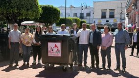 Fortalece Víctor Vázquez el servicio a la limpieza con la entrega de 30 contenedores de basura