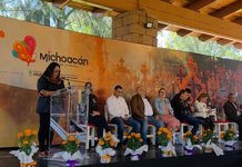 Secretaría de Turismo entregó apoyo a comunidades para embellecer panteones en Noche de Muertos