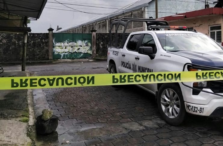 Delincuentes balean camioneta en el Barrio Mágico de San Pedro, en Uruapan
