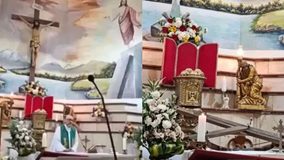 #VIDEO // Muere sacerdote durante una misa transmitida en vivo