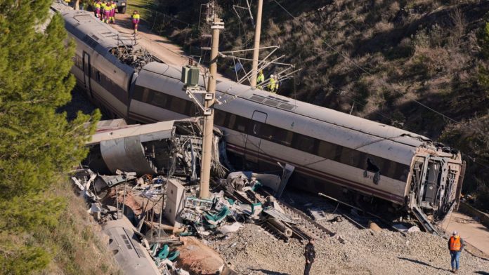 Asciende a 68 la cifra de muertos por choque de trenes en España