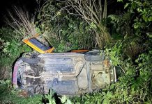 Auto se desbarranca en las faldas del Cerro de La Charanda; hay 2 heridos Vehículo accidentado al fondo de un barranco en las faldas del cerro de La Charanda en la ciudad de Uruapan.