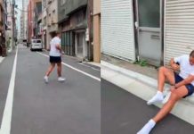 #VIDEO // Chicharito pone a prueba la limpieza de las calles de Japón ¡corrió solo con calcetines!