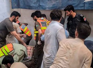 Cae techo de una escuela en Pakistán y deja múltiples víctimas