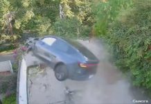 #VIDEO// Captan en video aparatoso choque y caída de vehículo en Lomas del Chamizal,Cuajimalpa