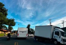 Choque múltiple deja un motociclista lesionado, sobre la carretera Uruapan-Paracho