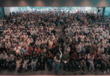Cierran filas con Torres Piña más de 3 mil Gladyadorez Carlos Torres Piña y Gladyz Butanda Macías durante el encuentro con más de 3 mil líderes en Morelia, Michoacán.